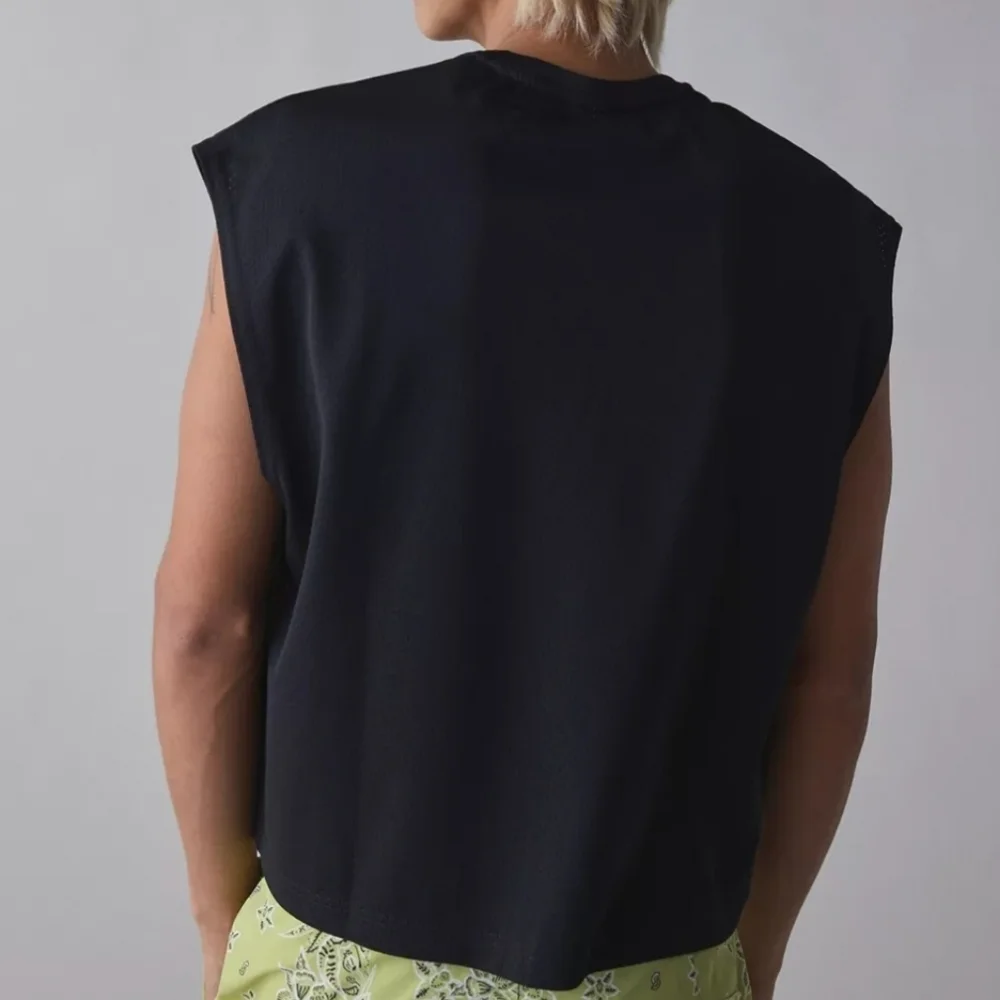 ❤️BUY 3 GET 1 FREE Nike UO Exclusive Cropped Swim Shirt,Color Black, S,M & L - Picture 4 of 13